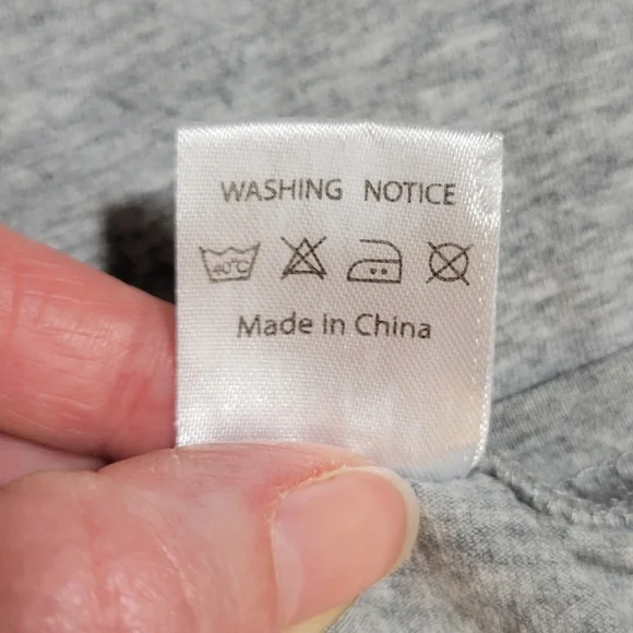 Women's Large Gray Shirt with Pink Lips Eyelashes Fun Makeup Glamour Design - Picture 6 of 6